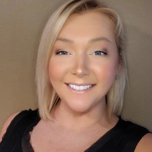 Meet your Posher, Cassandra
